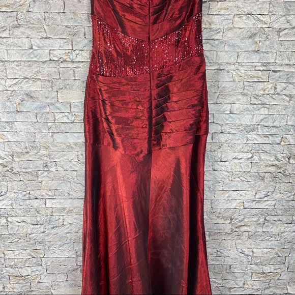Pretty Me Prom by Moonlight Red  Size 2 Gown - Picture 12 of 14